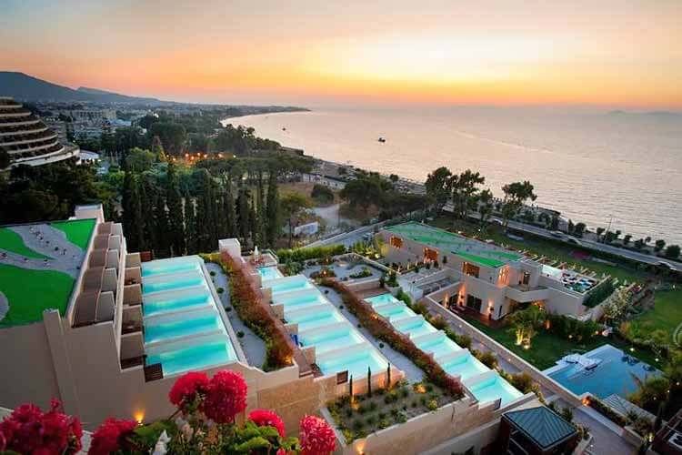 Hotelkamers met privé zwembad bij Amathus Elite Suites Rhodos Griekenland