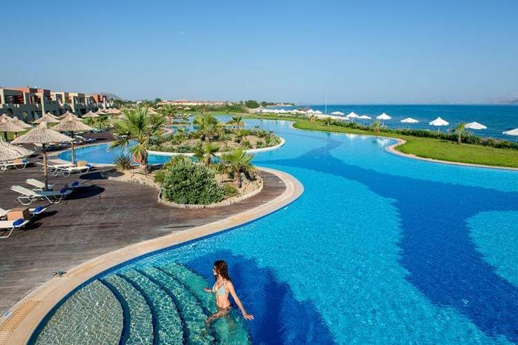Luxe hotel met zwembad en uitzicht op zee Kos Griekenland