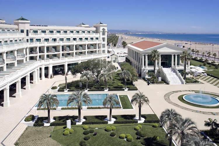 Luxe hotel direct aan zee in Valencia Spanje