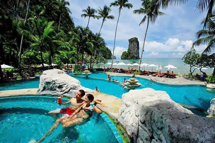 Hotel met schitterende ligging aan het strand van Krabi Thailand